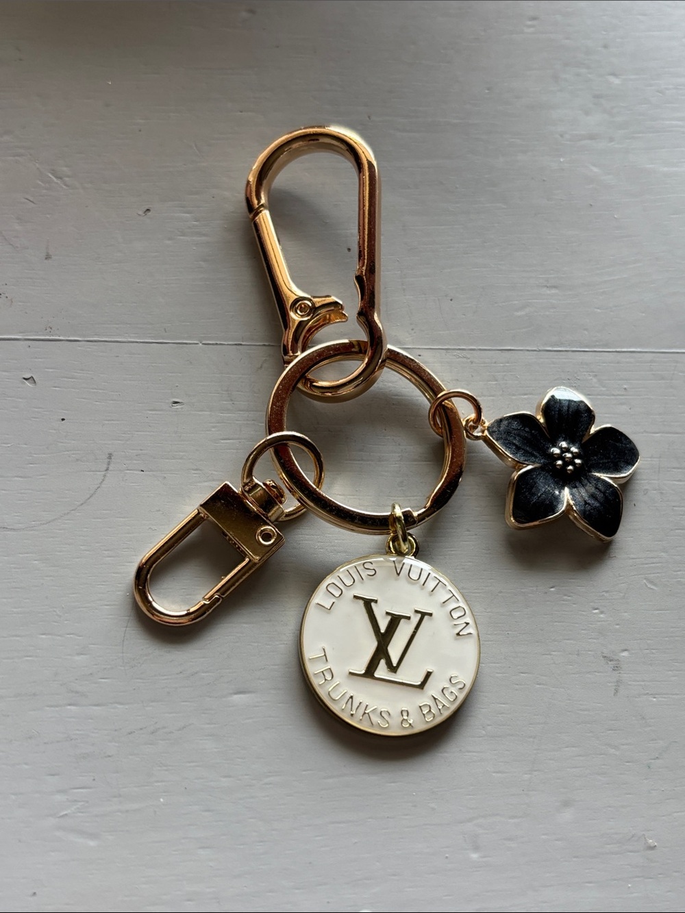 LV zipper pull